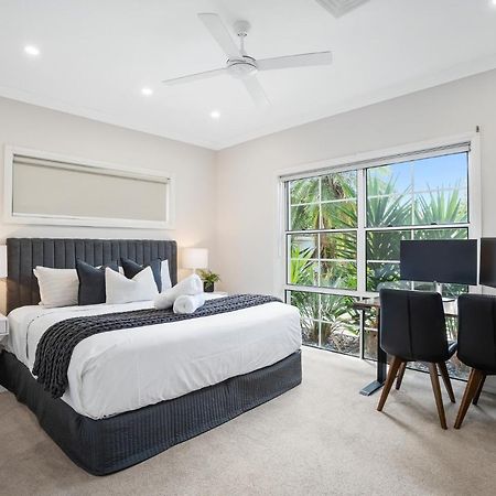 ゴールドコースト Seaclusion 5 Bed Waterfront, Sleeps 12ヴィラ エクステリア 写真