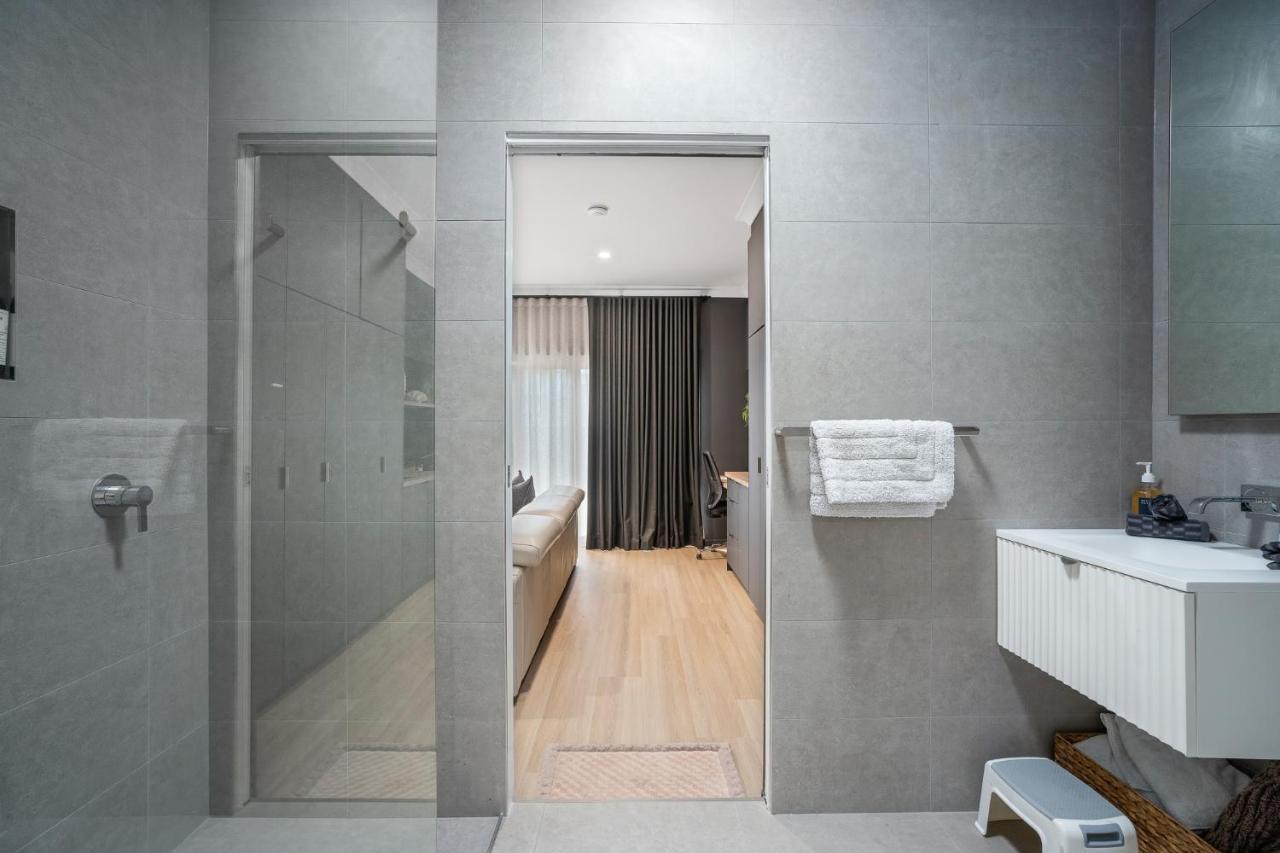 ゴールドコースト Seaclusion 5 Bed Waterfront, Sleeps 12ヴィラ エクステリア 写真