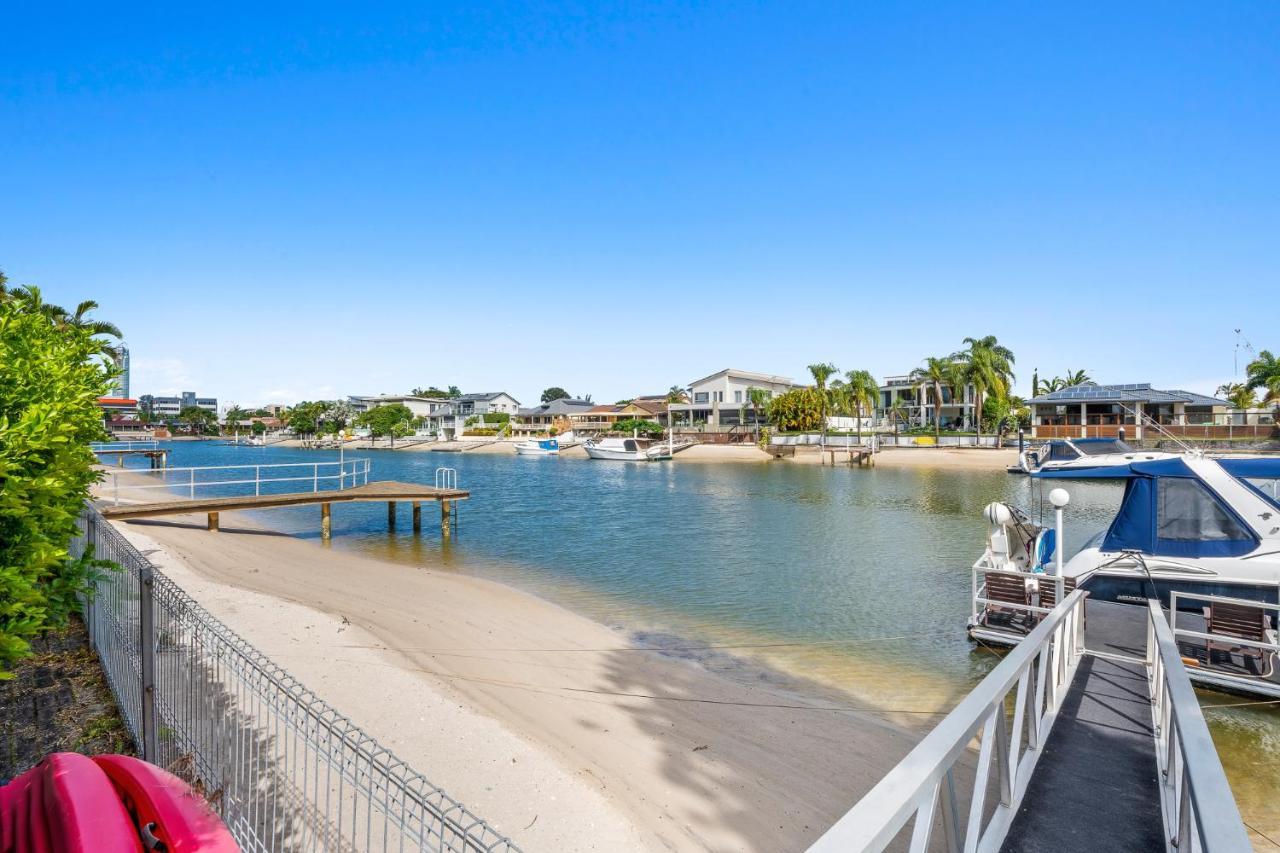 ゴールドコースト Seaclusion 5 Bed Waterfront, Sleeps 12ヴィラ エクステリア 写真