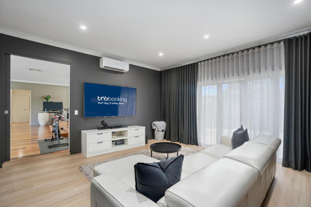 ゴールドコースト Seaclusion 5 Bed Waterfront, Sleeps 12ヴィラ エクステリア 写真